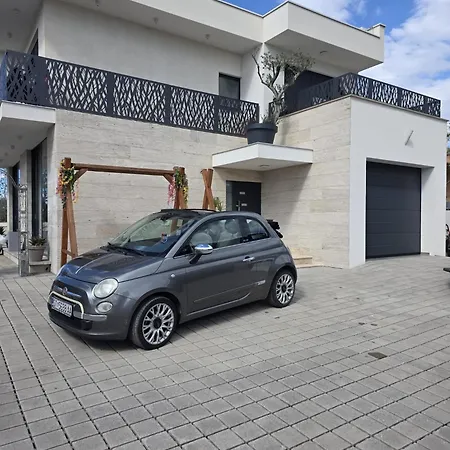 ヴィラ Lauvi, Free Fiat 500 Cabriolet, Scooters , Ps5 Kaštela